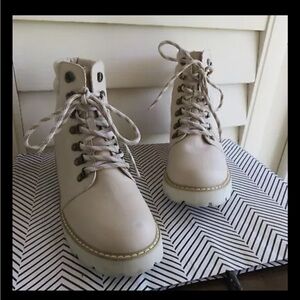 Oasis Society Beige Ivory Combat Heel Boot Women 8 M